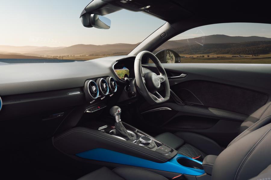 Интерьер Audi TTS Coupe (8S) 2019 года  (AU) (фото 10 из 40)